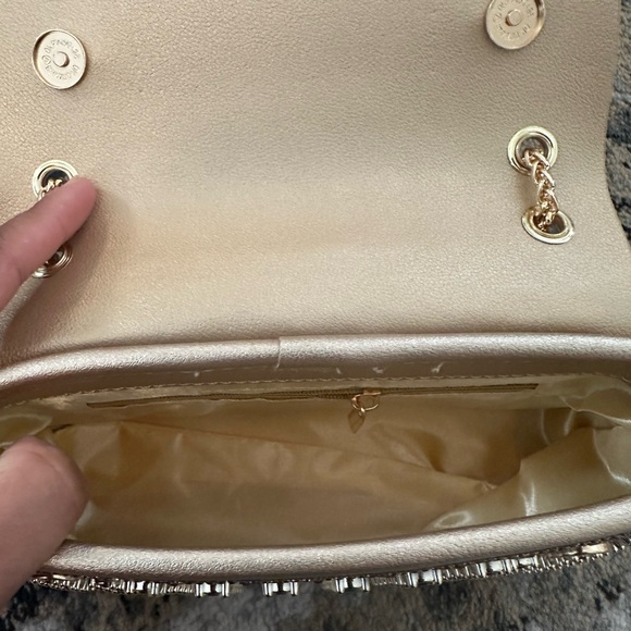 Elegant Gold rhinestone purse - Picture 6 of 6